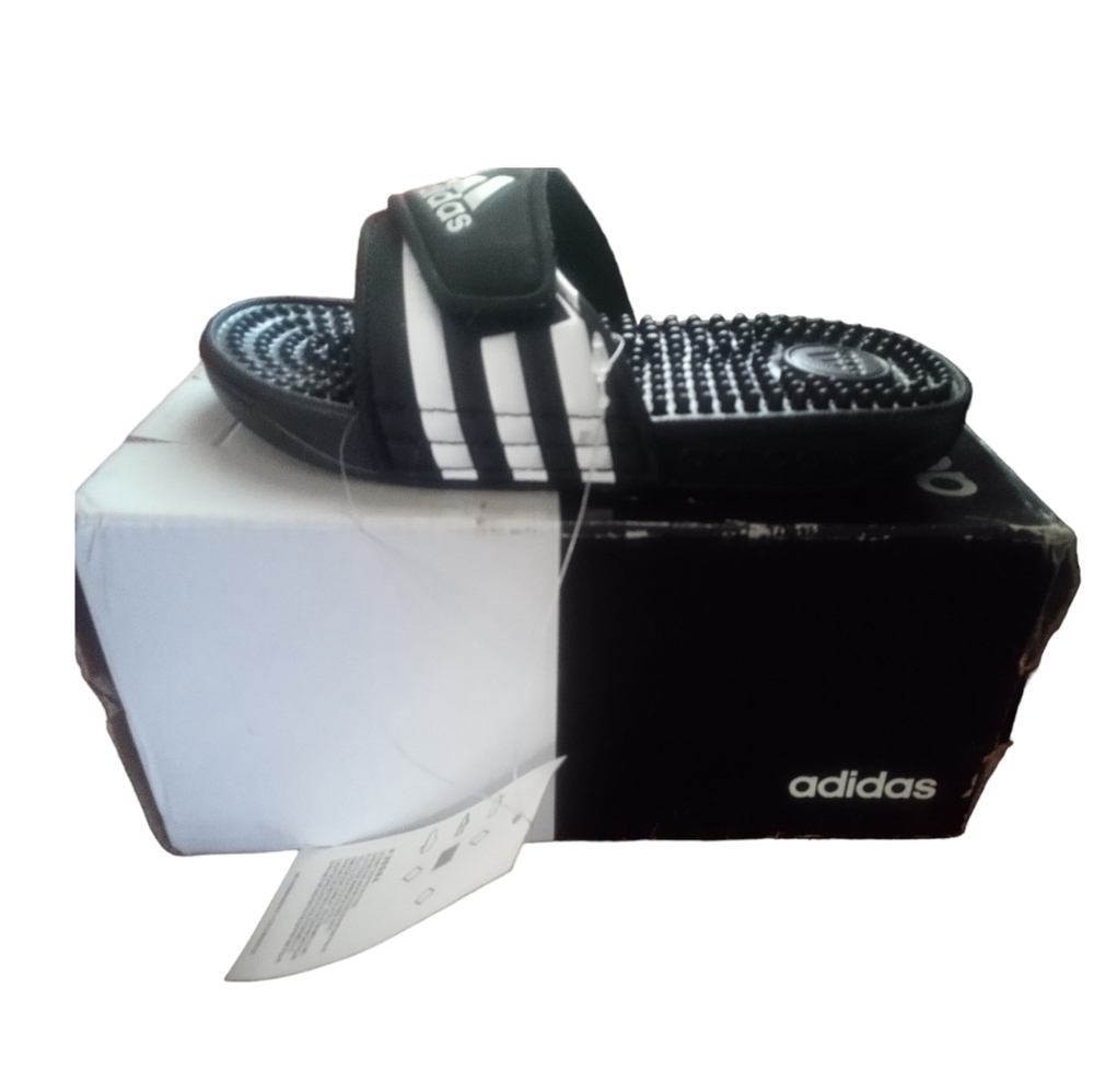 NWT Kids Nike Shoes Size 5.5